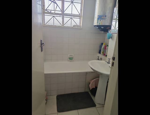 1.5 BEDROOM APARTMENT TO LET IN GLENWOOD